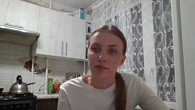 Snapshot of Sweety_Nika chatting on 02.05.25 Sweety Nika online show from 02.05.25