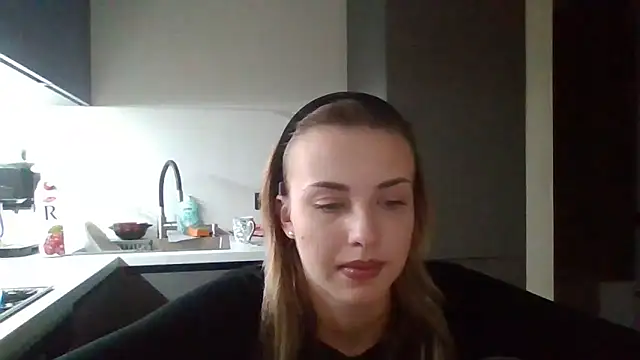 Snapshot of Sweety_Nika chatting on 10.16.25 Sweety Nika online show from 10.16.25