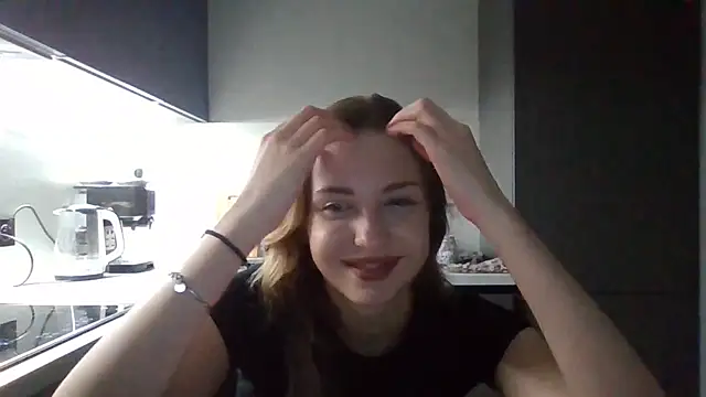 Snapshot of Sweety_Nika chatting on 10.21.25 Sweety Nika online show from 10.21.25