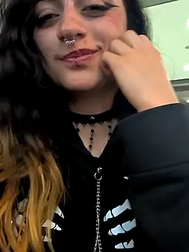 Lila Desiree online show from 03.04.25