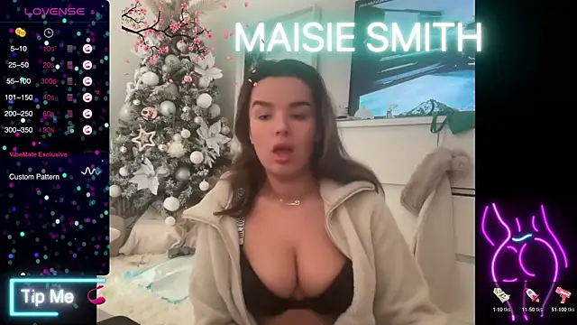 Snapshot of maisiesmithx chatting on 12.23.24 maisiesmithx online show from 12.23.24