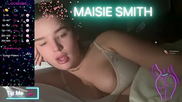 Snapshot of maisiesmithx chatting on 12.30.24 maisiesmithx online show from 12.30.24