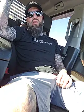 Snapshot of Beardedtattood chatting on 06.13.26 Beardedtattood online show from 06.13.26