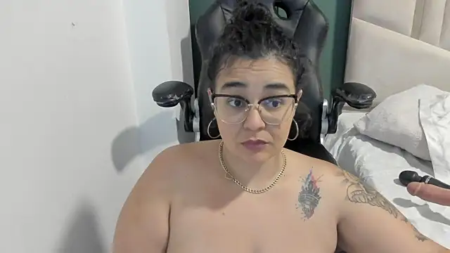 Reginavegaa online show from 02.12.25