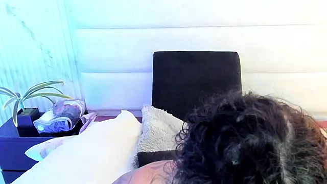 Reginavegaa online show from 12.03.25