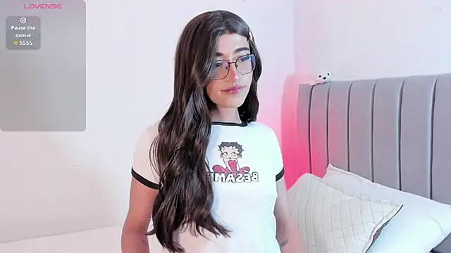 Lararose01 online show from 11.10.25