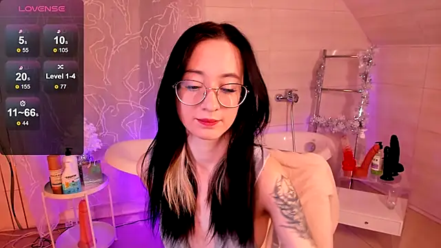 Snapshot of Dark_Lola_ chatting on 12.17.24 Dark Lola  online show from 12.17.24
