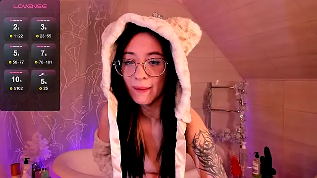 Snapshot of Dark_Lola_ chatting on 12.17.24 Dark Lola  online show from 12.17.24