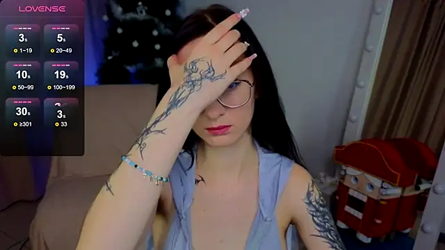 Snapshot of Dark_Lola_ chatting on 12.22.24 Dark Lola  online show from 12.22.24