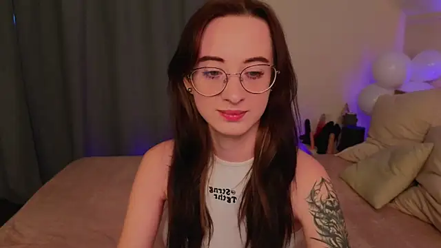 Snapshot of Dark_Lola_ chatting on 02.21.25 Dark Lola  online show from 02.21.25