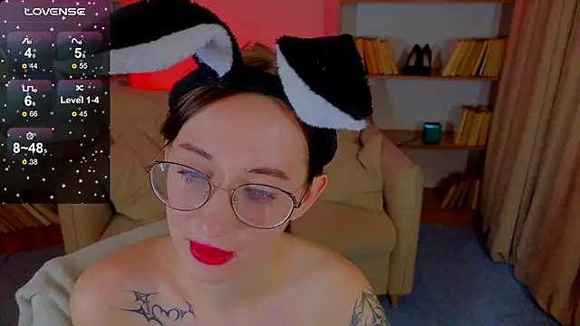 Snapshot of Dark_Lola_ chatting on 03.04.25 Dark Lola  online show from 03.04.25