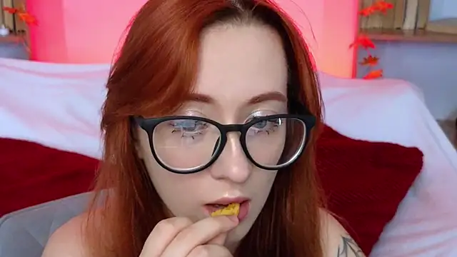 Snapshot of Dark_Lola_ chatting on 10.12.25 Dark Lola  online show from 10.12.25