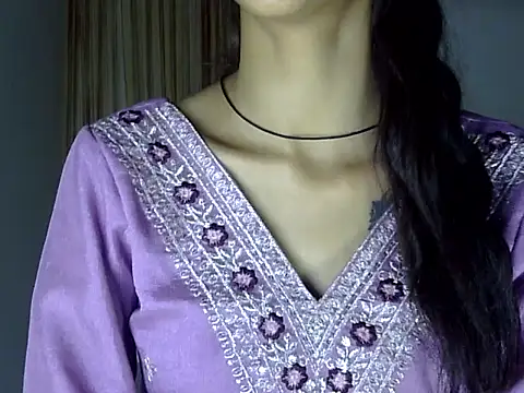 MAAYRA 09 online show from 09.26.25