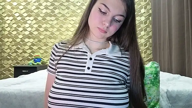 Snapshot of emonyashka_ chatting on 04.17.26 emonyashka online show from 04.17.26