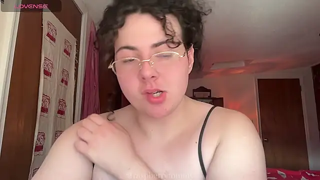 Snapshot of RaspberryTommyFTM chatting on 02.03.26 RaspberryTommyFTM online show from 02.03.26