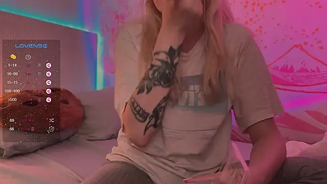 Snapshot of h2h0e chatting on 01.22.25 h2h0e online show from 01.22.25