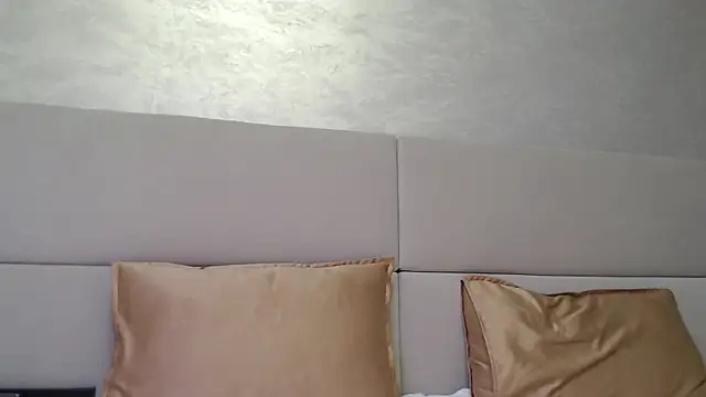 MiaRie online show from 11.04.25