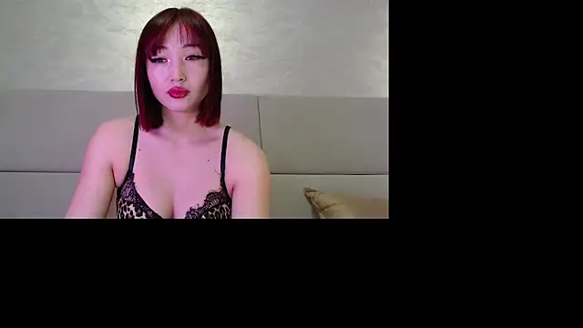 MiaRie online show from 11.23.25