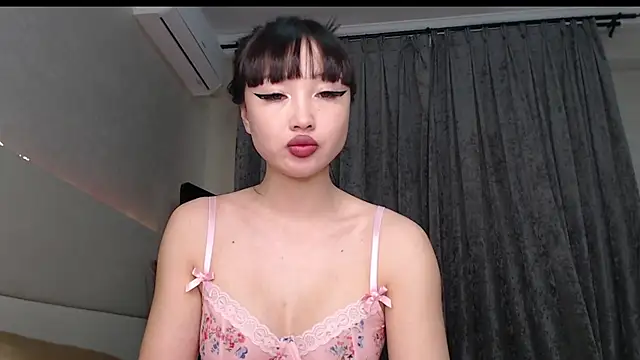 Snapshot of MiaRie chatting on 05.18.26 MiaRie online show from 05.18.26