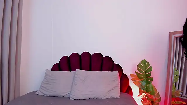 Snapshot of SweetGirl______ chatting on 04.14.26 SweetGirl online show from 04.14.26