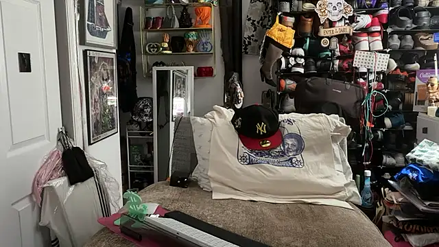 joeytatts66 online show from 02.18.26