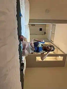 Snapshot of Alice1_secret chatting on 02.14.25 Alice1 secret online show from 02.14.25