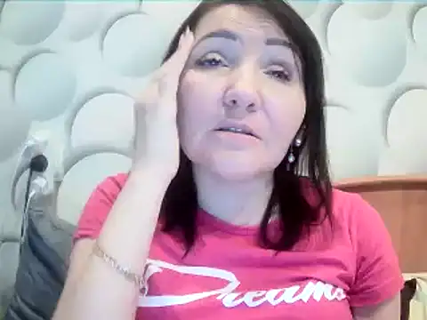 Snapshot of ClaireSunset chatting on 04.13.26 ClaireSunset online show from 04.13.26