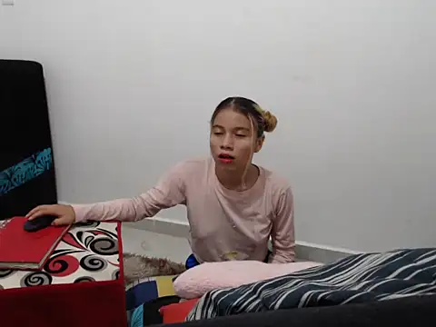 Naomi991 online show from 01.31.25