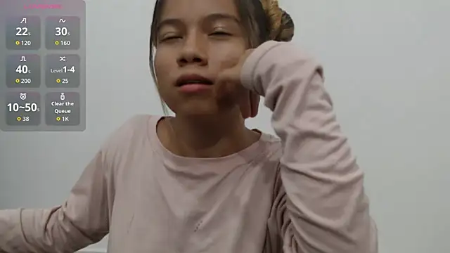 Naomi991 online show from 10.17.25