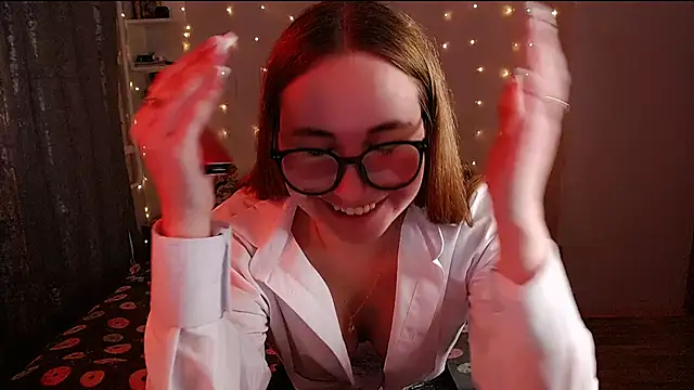 Snapshot of Miya_Mark chatting on 12.18.24 Miya Mark online show from 12.18.24