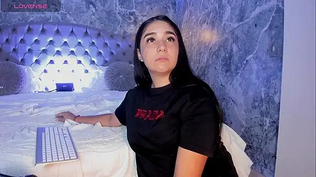 Belliinda 21 online show from 10.22.25