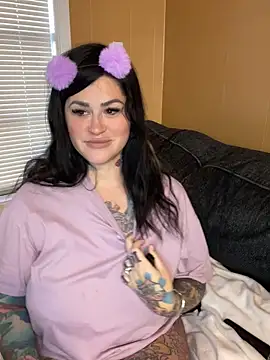 Snapshot of TexasTattooedHouseWife chatting on 02.20.25 TexasTattooedHouseWife online show from 02.20.25