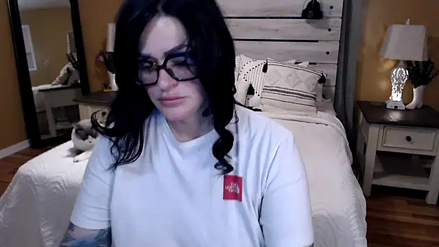 Snapshot of TexasTattooedHouseWife chatting on 02.27.25 TexasTattooedHouseWife online show from 02.27.25