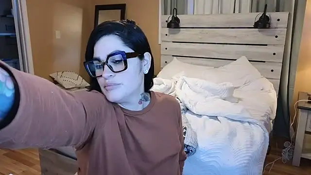 Snapshot of TexasTattooedHouseWife chatting on 03.11.25 TexasTattooedHouseWife online show from 03.11.25