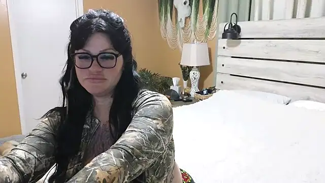 Snapshot of TexasTattooedHouseWife chatting on 06.16.26 TexasTattooedHouseWife online show from 06.16.26