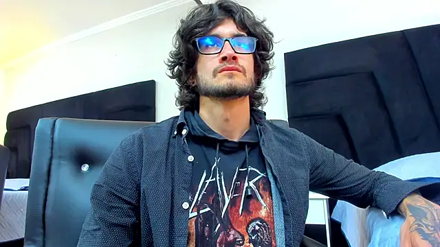 Loggan donnelly online show from 02.15.25