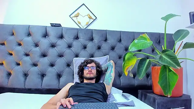 Loggan donnelly online show from 02.28.25