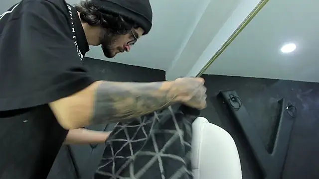 Loggan donnelly online show from 03.20.25