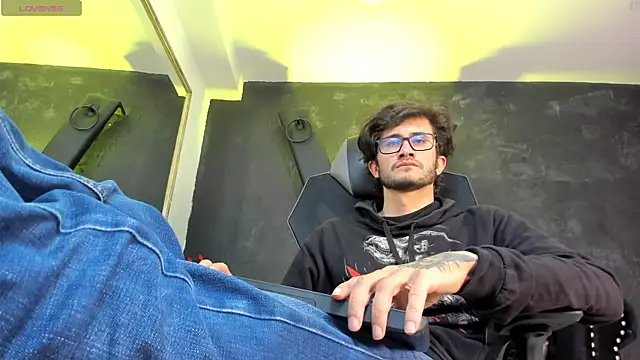 Loggan donnelly online show from 09.26.25