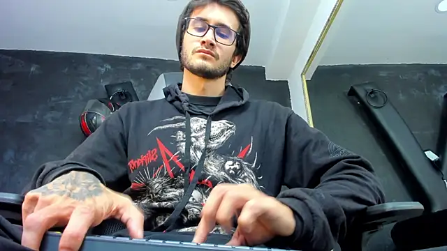 Loggan donnelly online show from 09.28.25