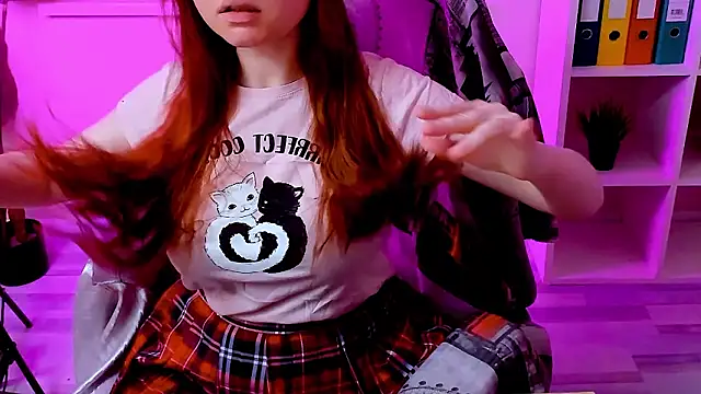 Snapshot of CarolGiggly chatting on 02.04.26 CarolGiggly online show from 02.04.26