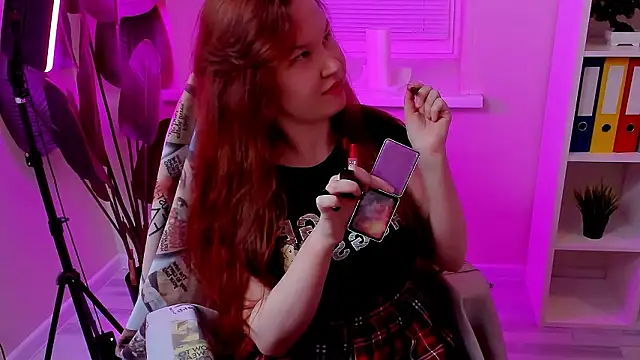 Snapshot of CarolGiggly chatting on 02.25.26 CarolGiggly online show from 02.25.26