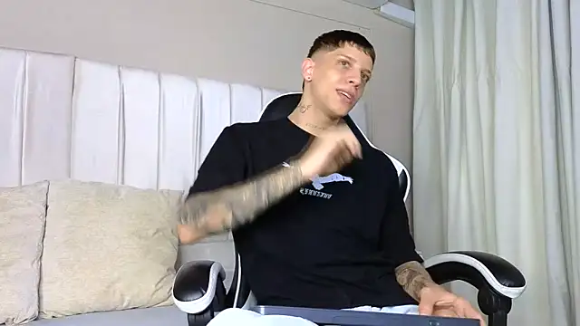 Snapshot of Adam_hard_ chatting on 09.23.25 Adam hard  online show from 09.23.25