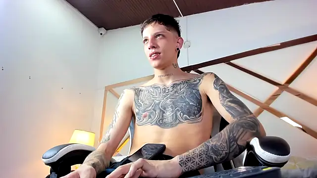 Snapshot of Adam_hard_ chatting on 09.24.25 Adam hard  online show from 09.24.25