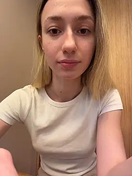 Lia  Love online show from 12.17.25