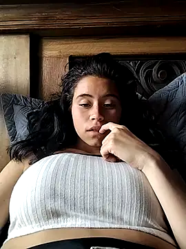 Alexandra 65 online show from 10.28.25