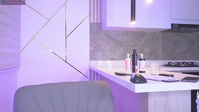 Snapshot of b3llaspringg chatting on 01.12.25 b3llaspringg online show from 01.12.25