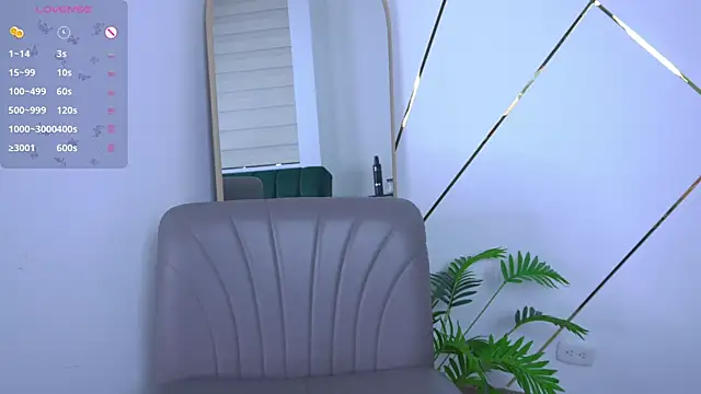 Snapshot of b3llaspringg chatting on 10.20.25 b3llaspringg online show from 10.20.25