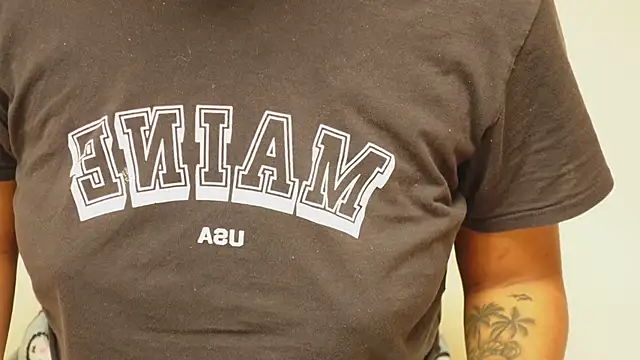 IzzyyBeelmonth online show from 12.21.24