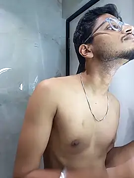 Snapshot of skinnyyyyyyyyy chatting on 12.15.25 skinnyyyyyyyyy online show from 12.15.25